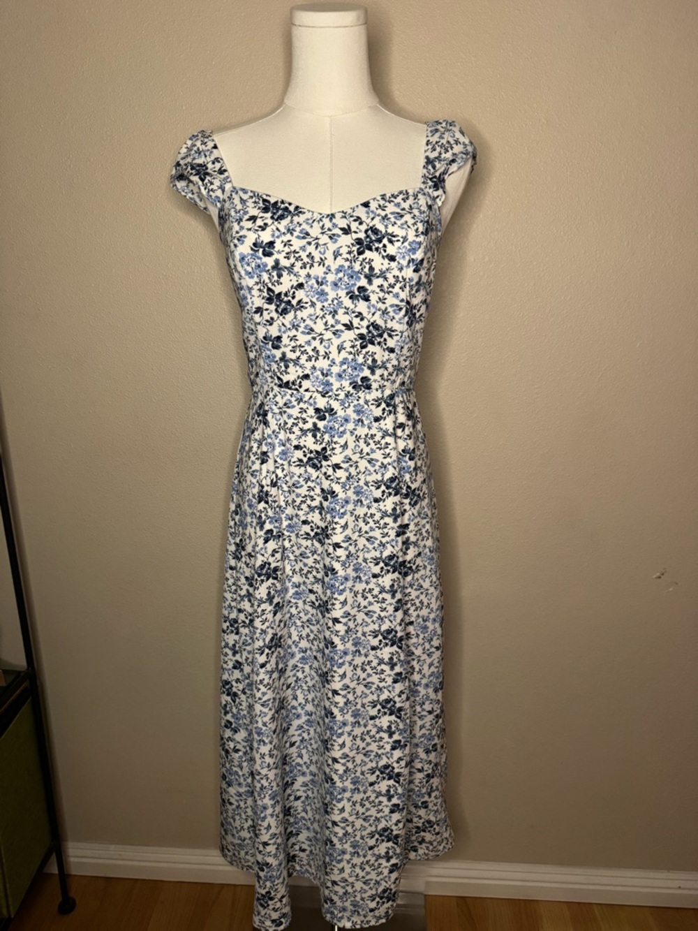 Francesca's Collections Blue Floral Midi Dress